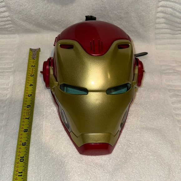 DISNEYPARKS MARVEL EXCLUSIVE- IRON MAN MASK COLLECTORS ITEM - Picture 3 of 12